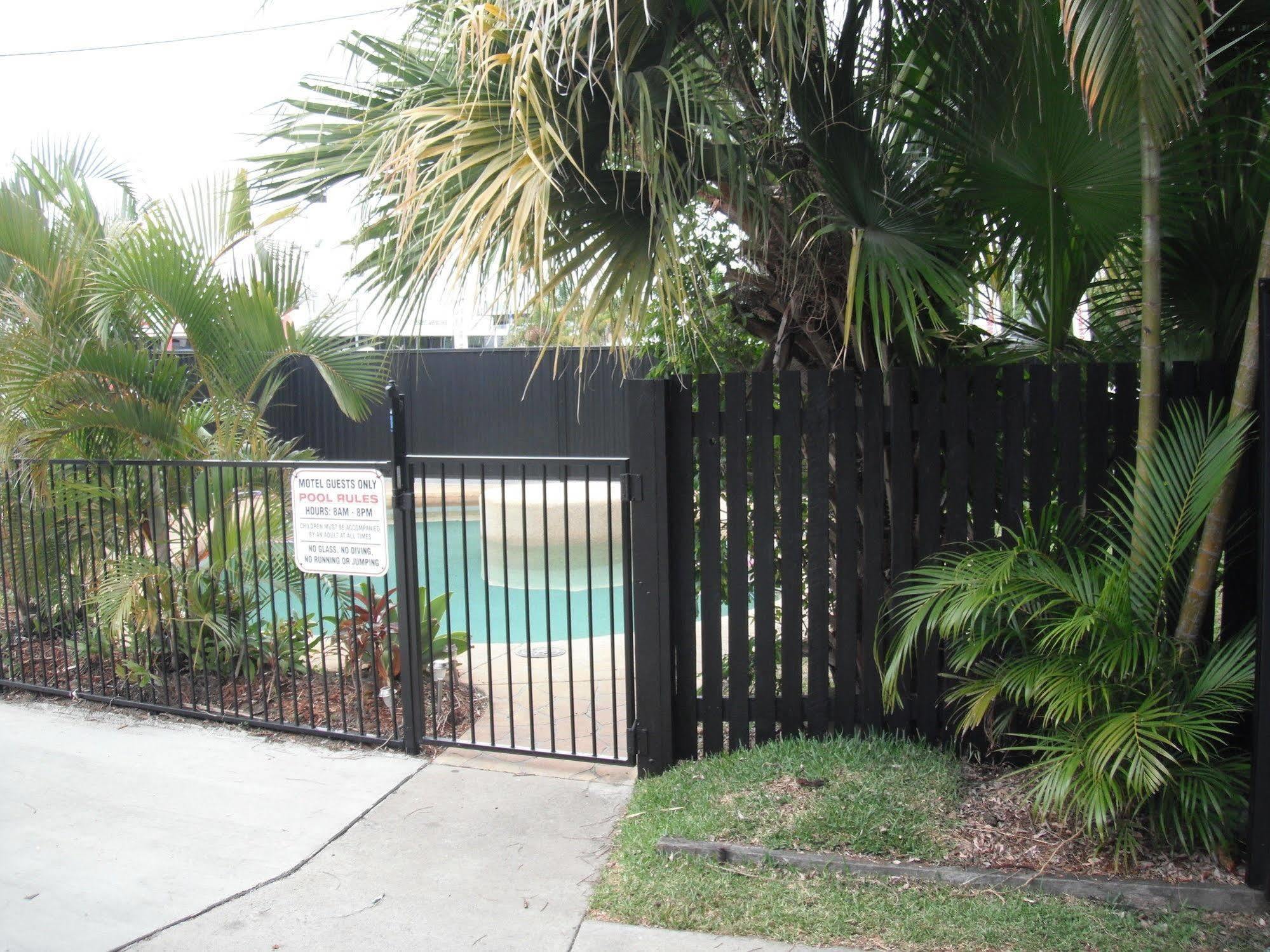 Cool Palms Motel Mackay Exterior photo